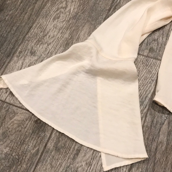 K Lab satin bow front top bell slit sleeves - Picture 3 of 7